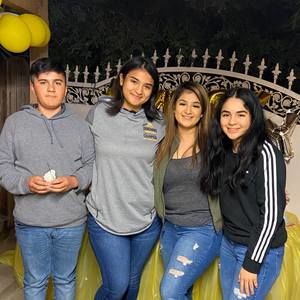 Meet your Posher, Laura